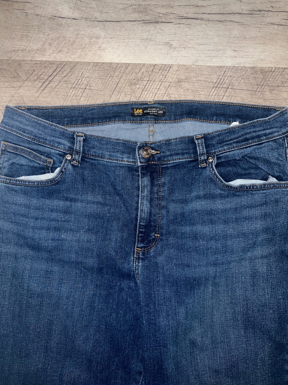Lee Relaxed Fit Straight Leg Mid Rise Jeans - Picture 2 of 4